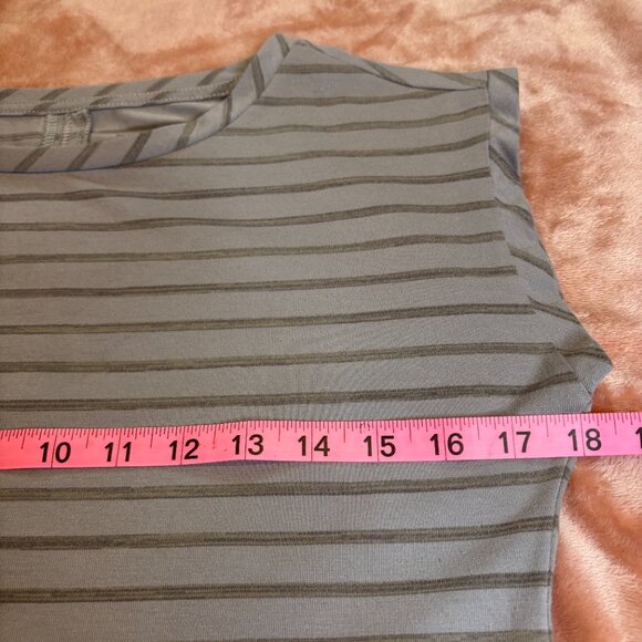 Mountain Hardware Women's Gray Stripe Sleeveless Top Split Back Size XS #177 - Picture 6 of 8